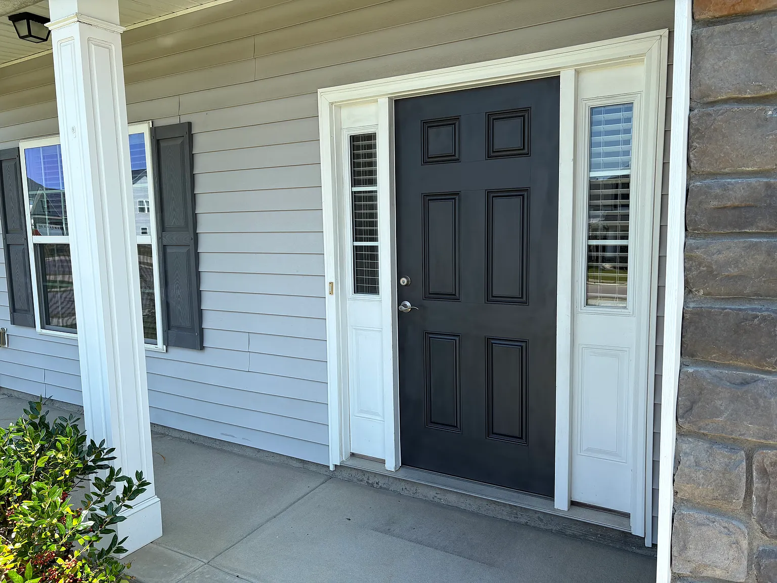 4 bed, 2.5 bath, 2100 sqft, $2,200 — Photo 2