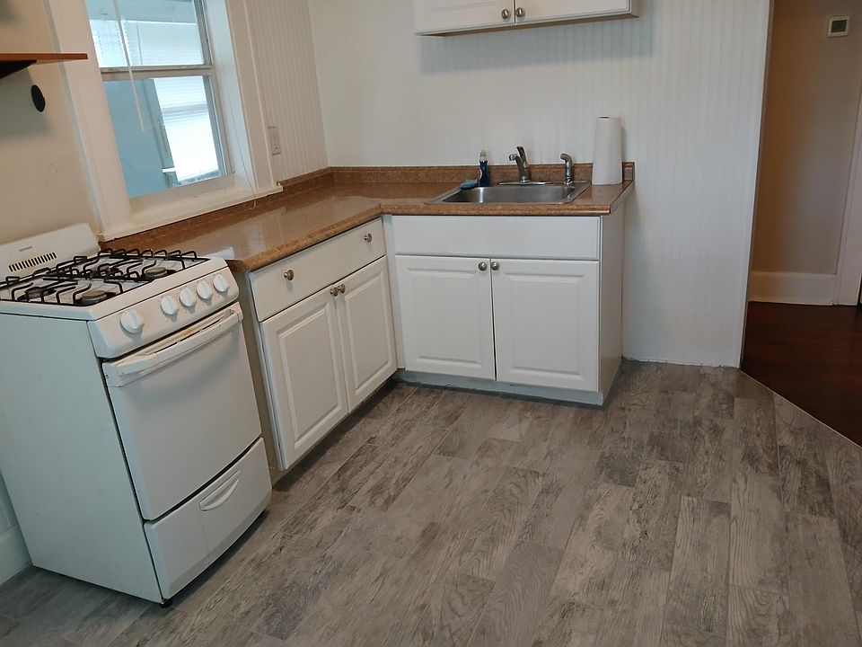 New tile in kitchen. Also includes new refrigerator.