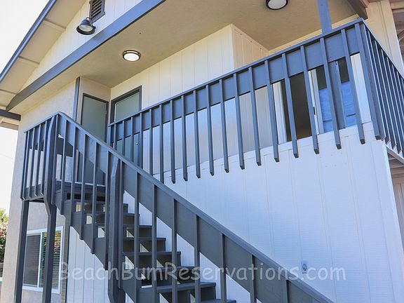 2nd image of 866 Brighton Ave Unit B