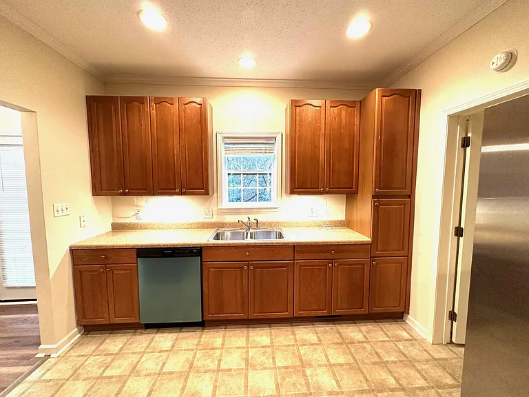 205 Shelton St — Photo 12