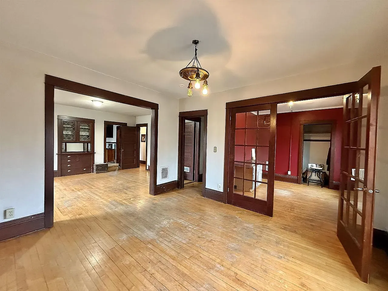 3 bed, 1269 sqft, $2,400 — Photo 3