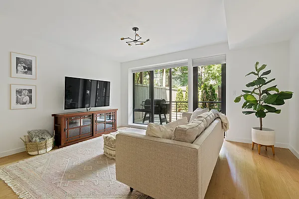 Rented by Compass | media 13