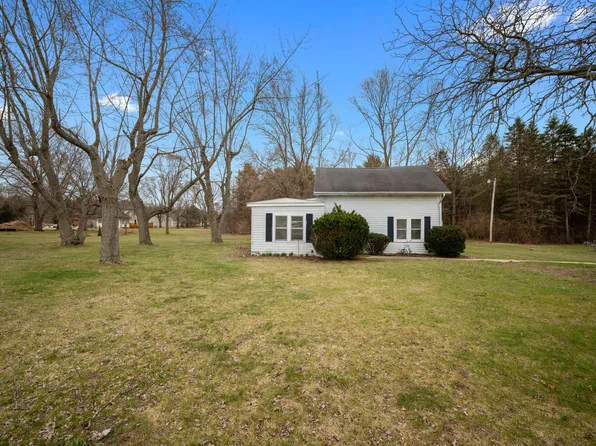 600 Benson Rd, Benton Harbor, MI 49022