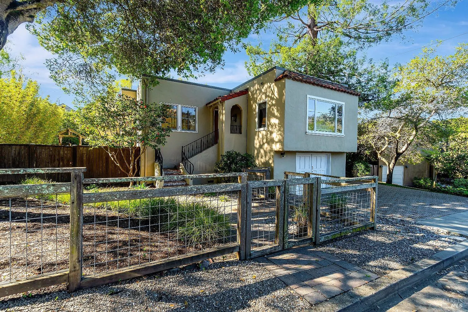 8 Sidney Street photo 1