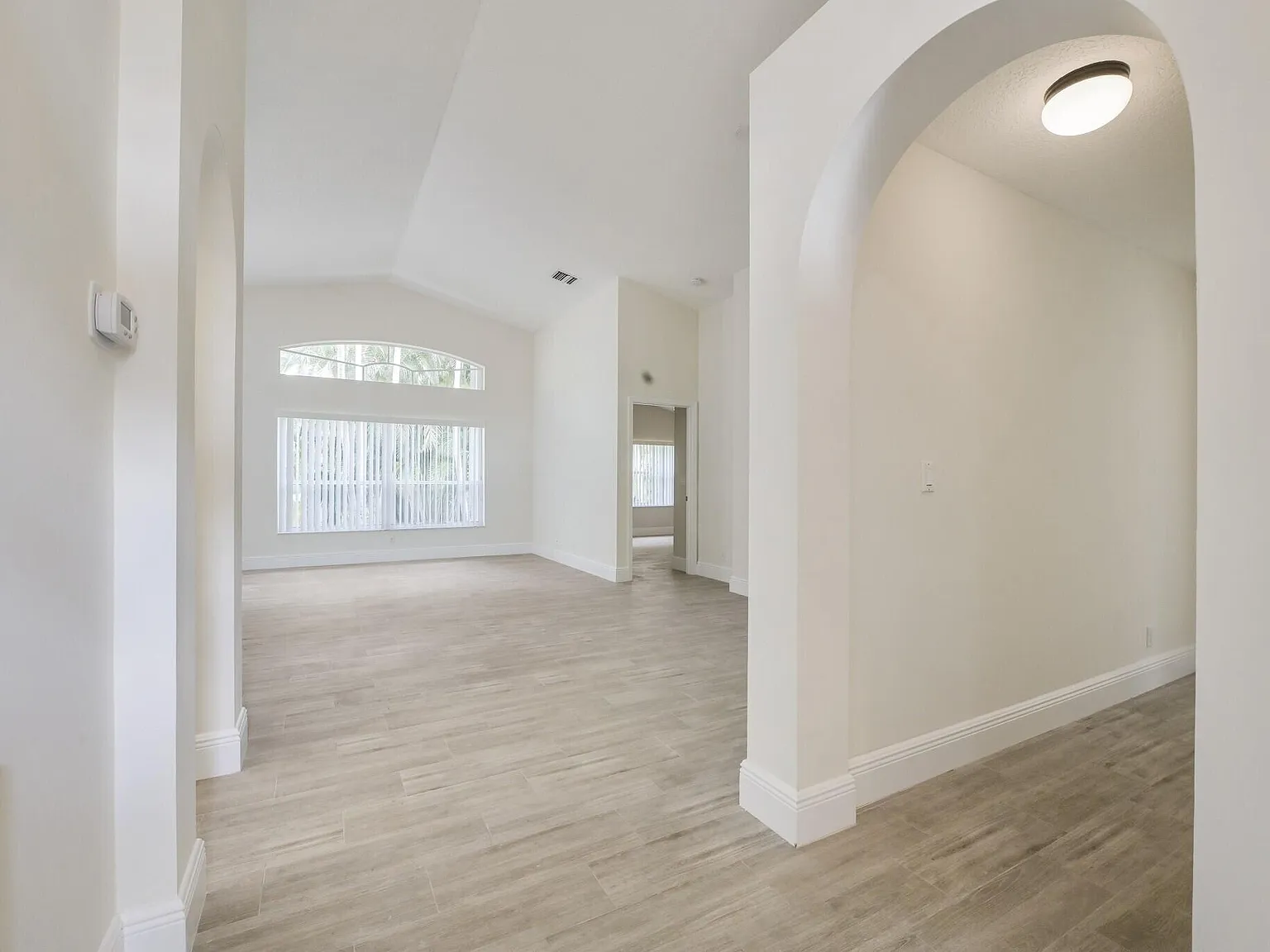 3 bed, 2.0 bath, 1851 sqft, $4,000 — Photo 3