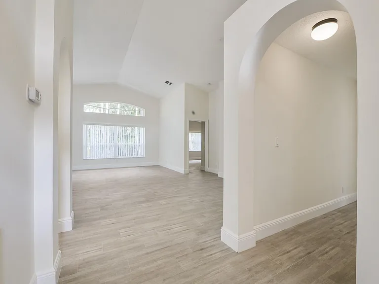 172 Jones Creek Dr — Photo 3
