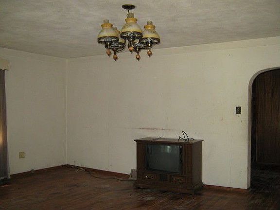 4th image of 807 Willard St