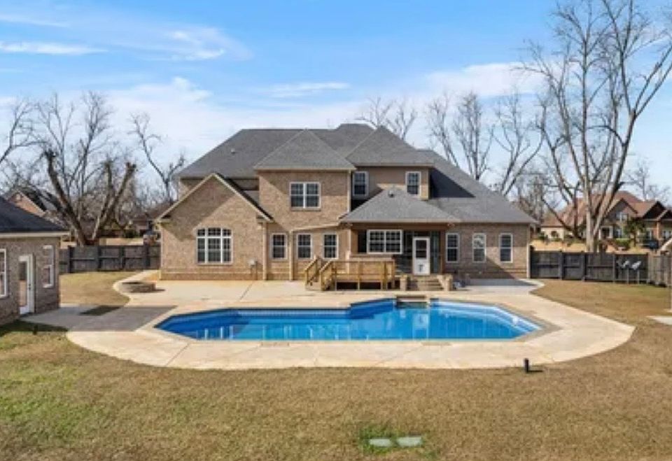 2nd image of 204 Bridgeway Dr