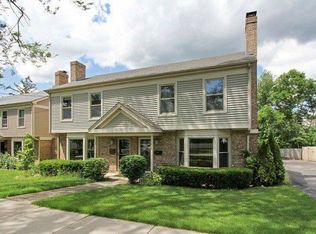 514 E Russell St, Barrington, IL 60010