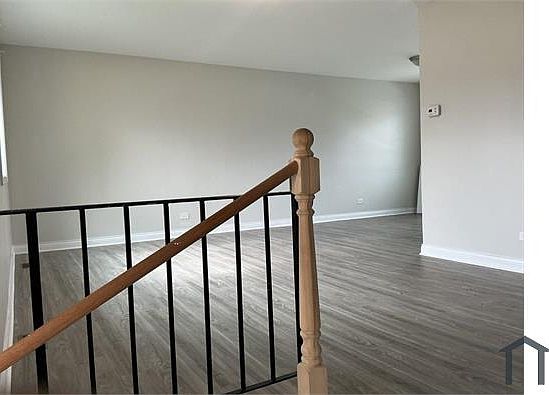 3rd image of 35 Oakview Rd