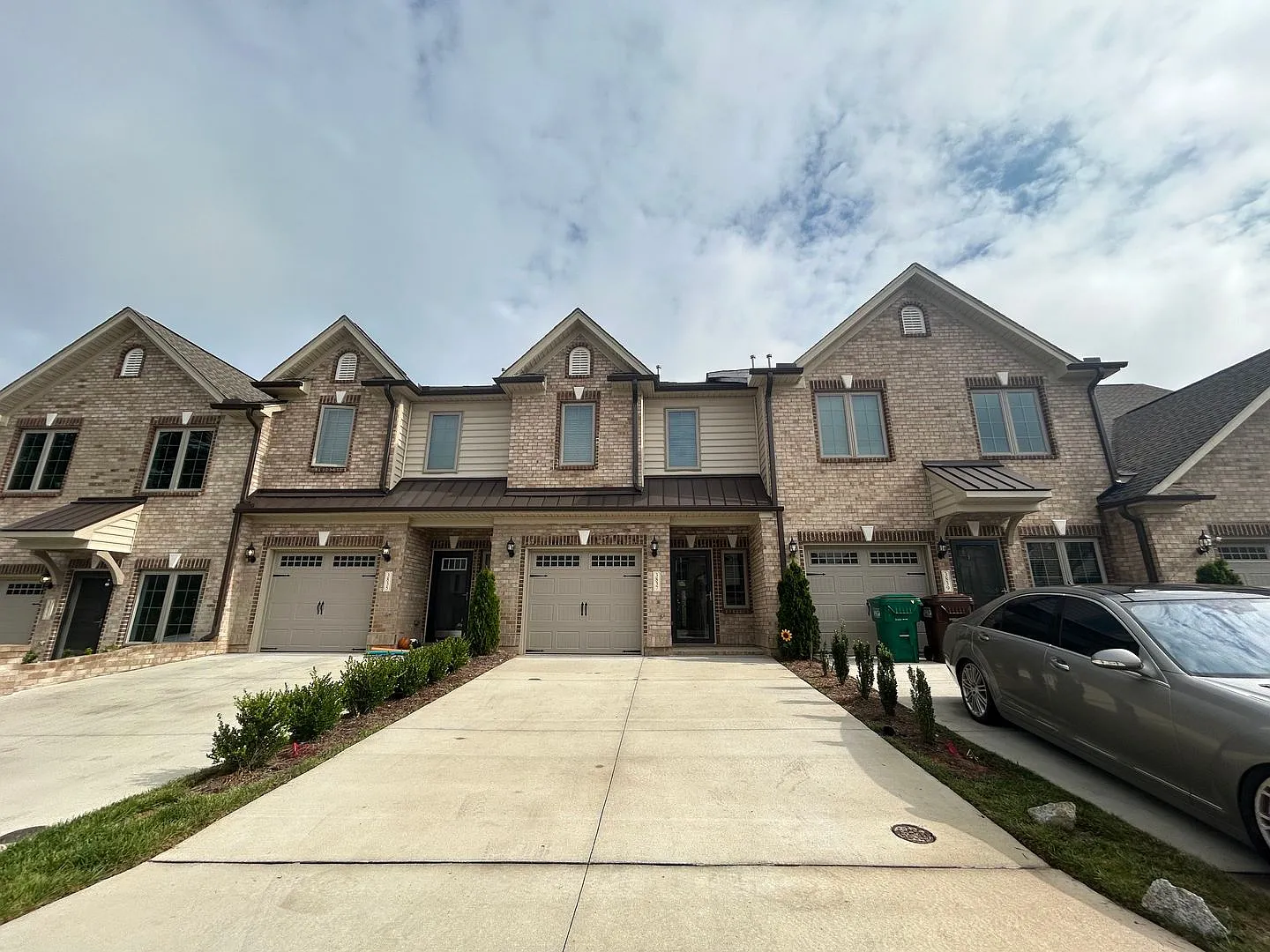 Like NEW Luxury 2-story townhome 2 bedrooms and 2.5 baths + Flex room + 1 car garage in High Point — Photo 3
