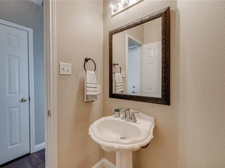 1405 Faustino Cv — Photo 20