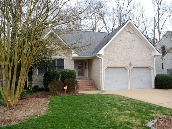 405 Broad Bend Cir, Chesapeake, VA 23320