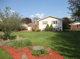 112 Sweitzer Cir, Dover, OH