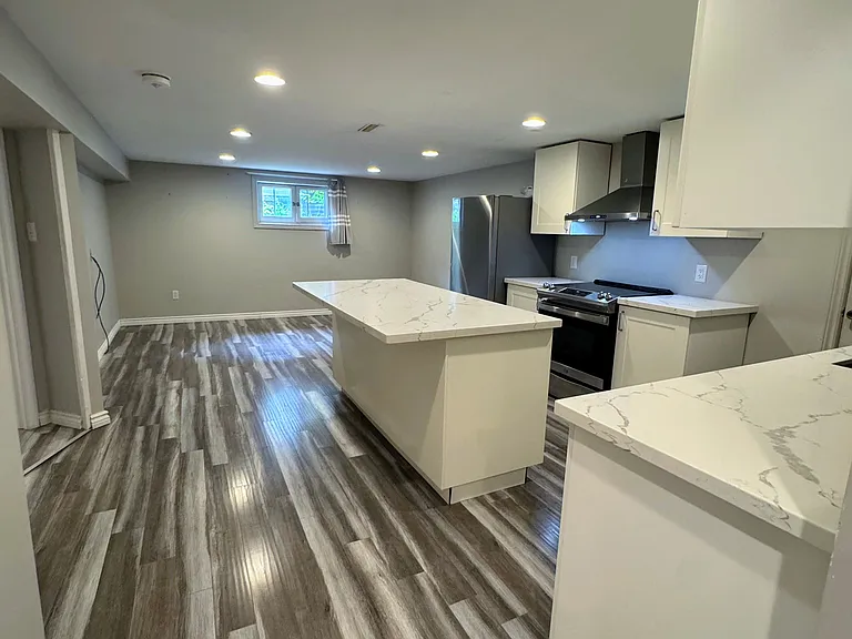54 Hewson Cres #BASEMENT — Photo 13