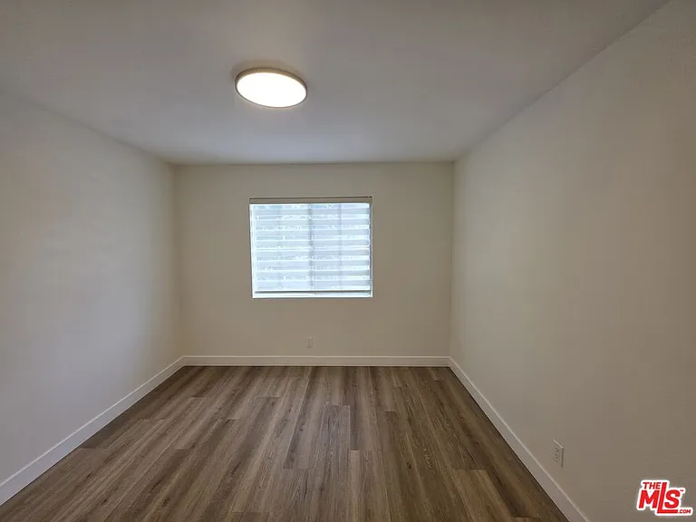 535 W 4th St #110 — Photo 24