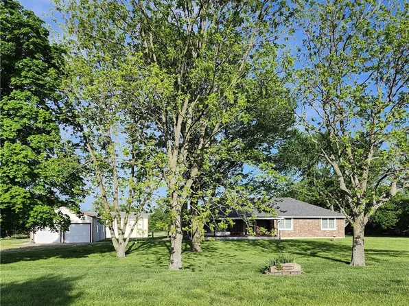 37869 Hedge Ln, Paola, KS 66071
