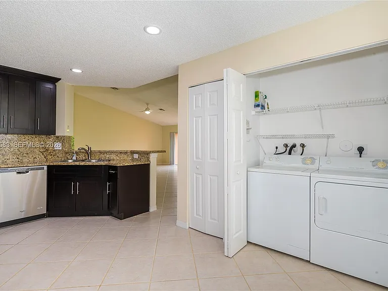 4152 Pine Ridge Ln #0 — Photo 8
