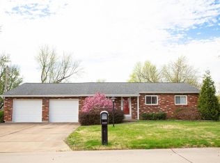 12084 Colonial Dr, Maryland Heights, MO 63043