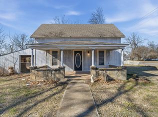 205 S Locust St, Oologah, OK 74053