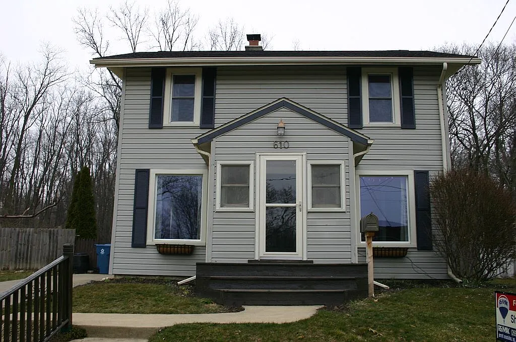 610 Birch St photo 1