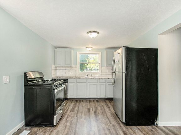 3rd image of 4228 Bell Ave NE