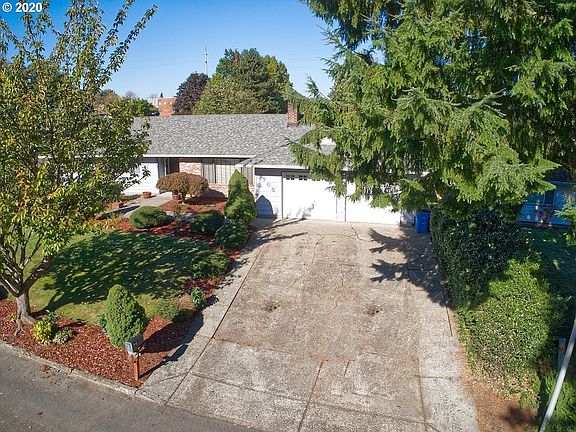 4th image of 708 NW Wildwood Dr