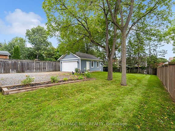 5th image of 1239 Pelham St