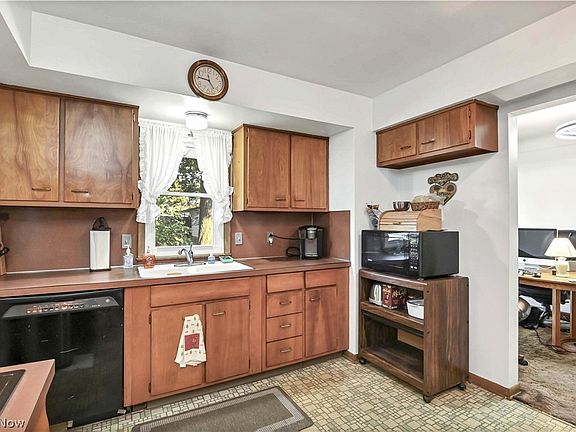 3rd image of 6213 Nelwood Rd