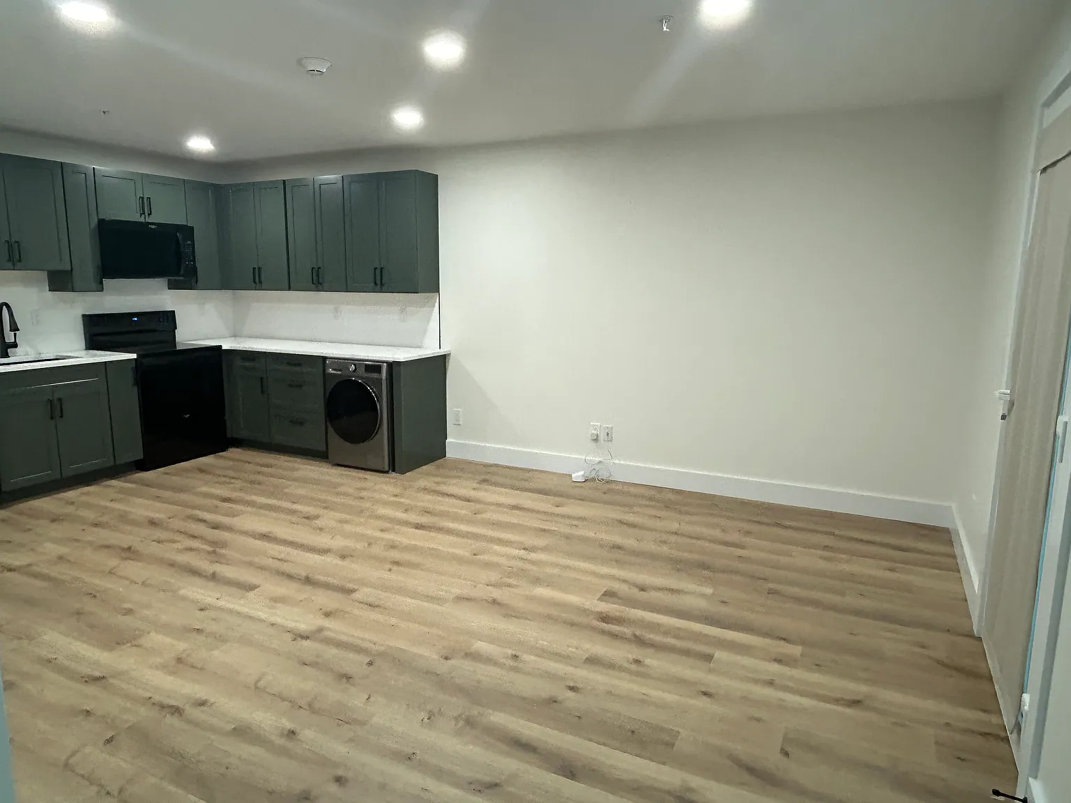 Studio, 483 sqft, $1,700 — Photo 4