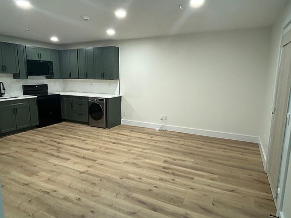 4th image of 22 Glen Ave #10
