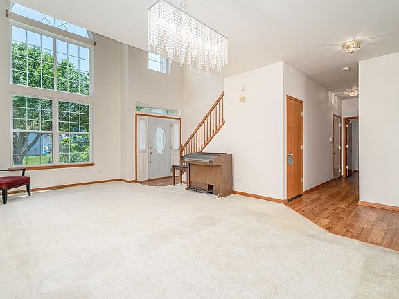 2nd image of 1639 Manor Oaks Dr