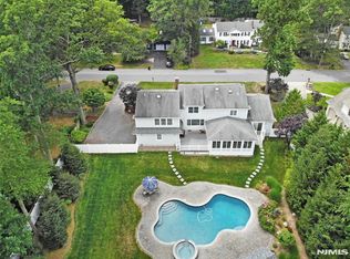 4 Deer Trl, Old Tappan, NJ 07675