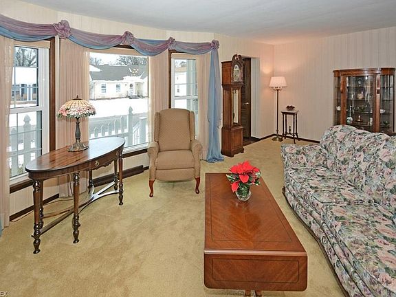 3rd image of 22499 Spencer Ln