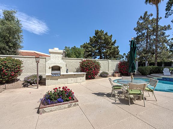 3rd image of 2520 E San Miguel Ave