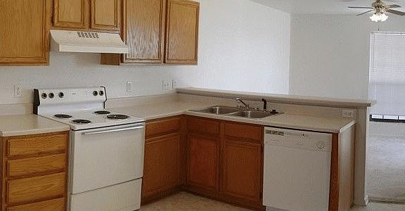 4th image of 1100 Leslie Cir APT B