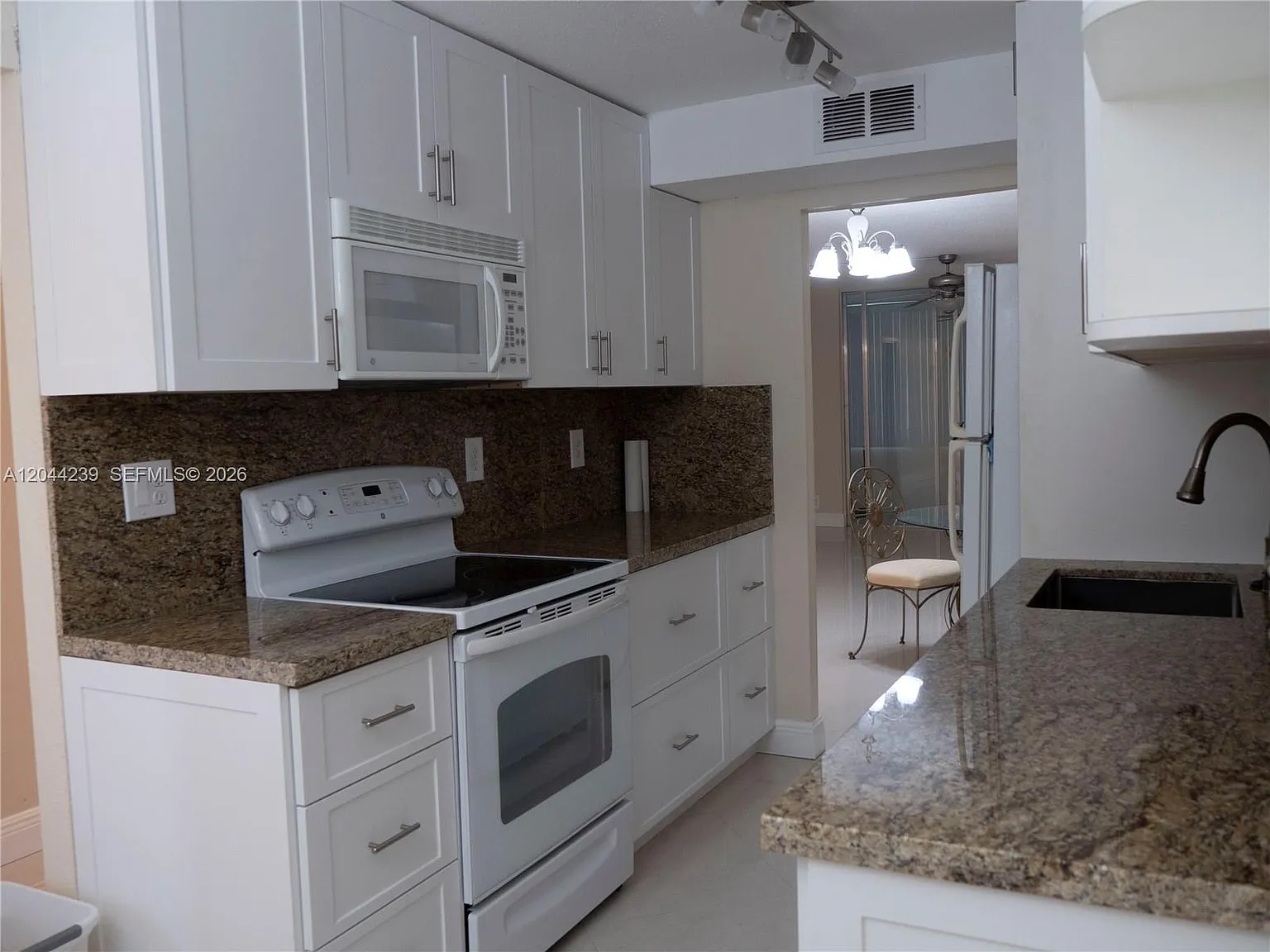 Cypress Chase Condo No 1 — Photo 4