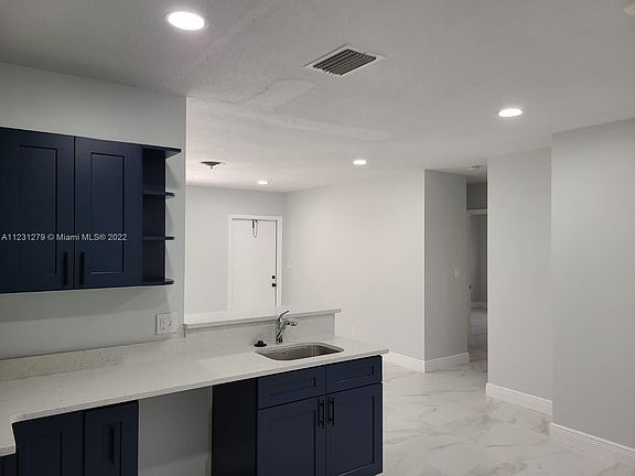 5th image of 590 NE 20th St Unit A