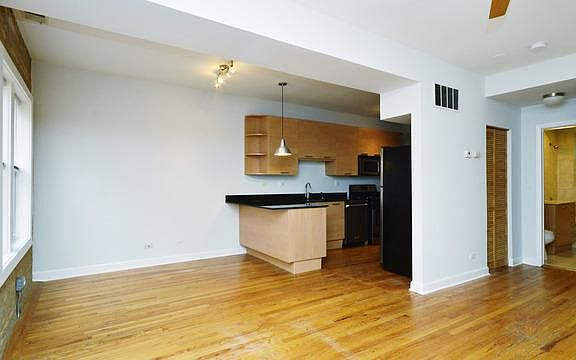 5th image of 1334 W Estes Ave APT 1N