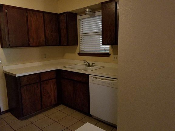 4th image of 333 SW 92nd St