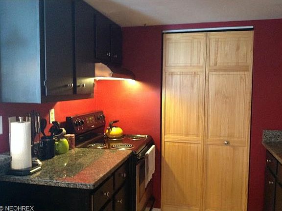 2nd image of 6880 Carriage Hill Dr Unit B-16