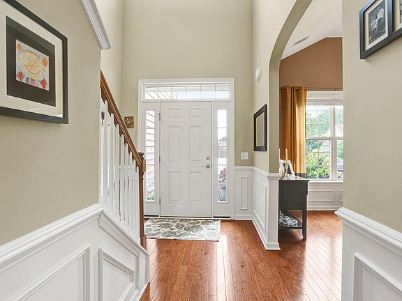 2nd image of 576 Lune Court