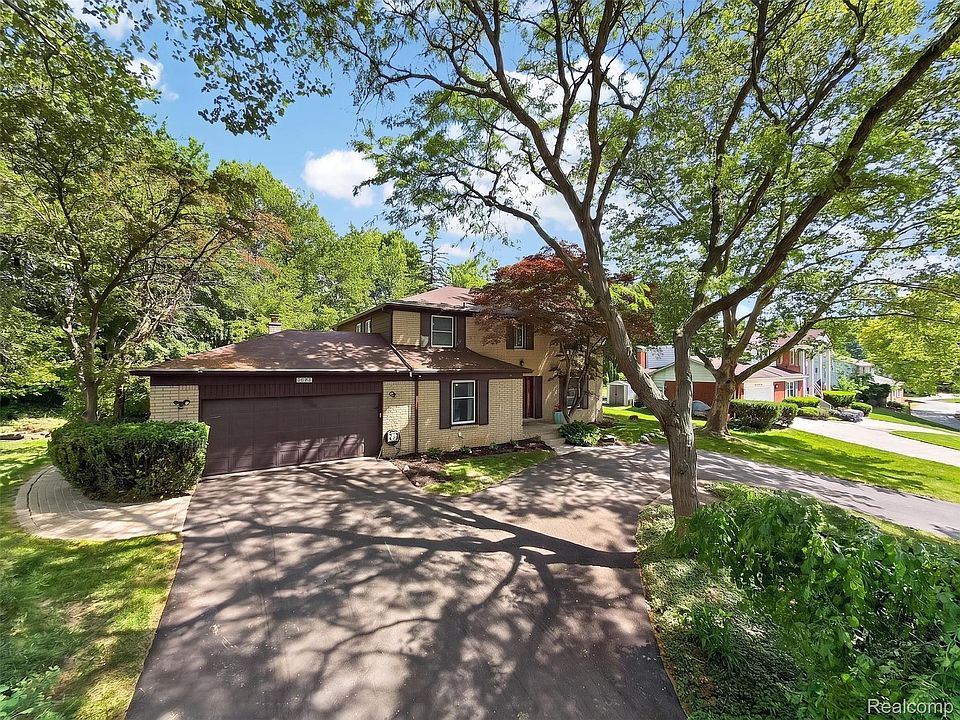 1st image of 34262 Commons Dr