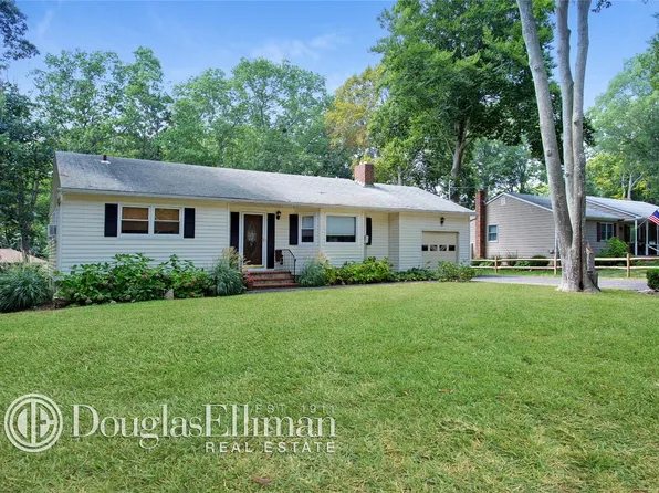 255 Woodcliff Dr, Mattituck, NY 11952