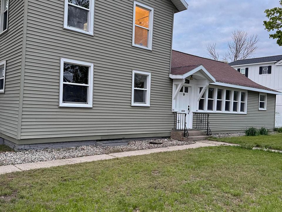 1st image of 103 E Savidge St