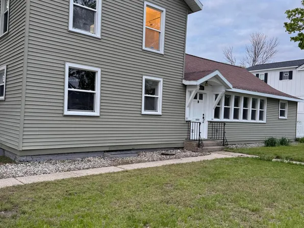 103 E Savidge St, Spring Lake, MI 49456