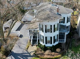 302 Forest St, Winnetka, IL 60093