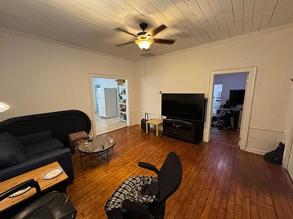 3rd image of 1423 E Broad St