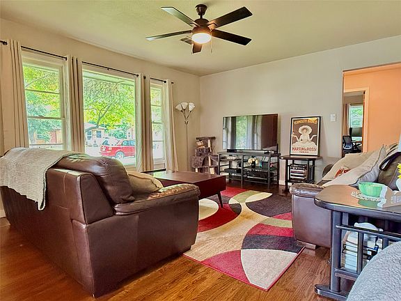 5th image of 1009 Denton St