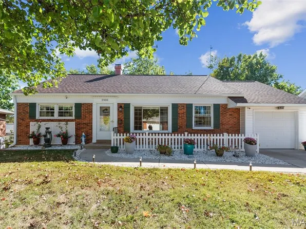 5900 Apple Valley Dr, Saint Louis, MO 63123